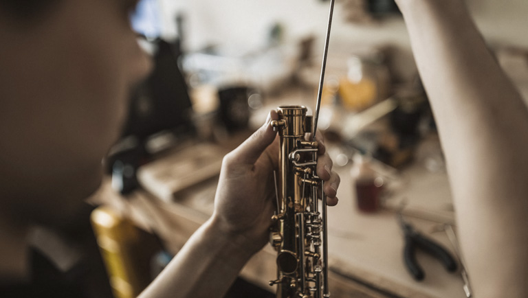 How To Care for a Saxophone - CIOMIT - Blog